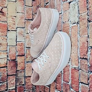 VANS CLASSIC PLATFORM LOWTOP SHOES,  WOMANS SIZE 8.5 GUC